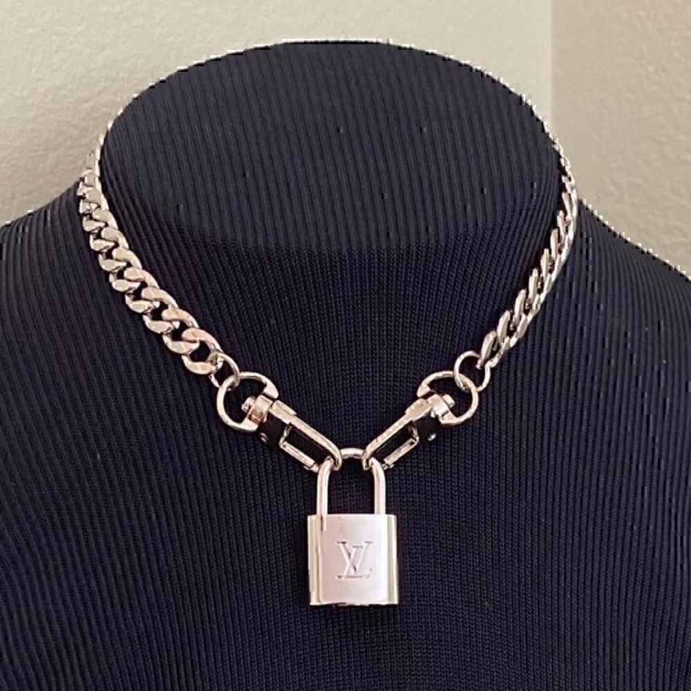 New LV Louis Vuitton Silver-Toned Lock on 16" Curb Chain Choker Necklace